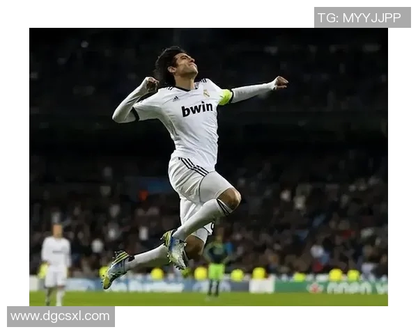 足球明星卡卡的辉煌成就与影响力探讨