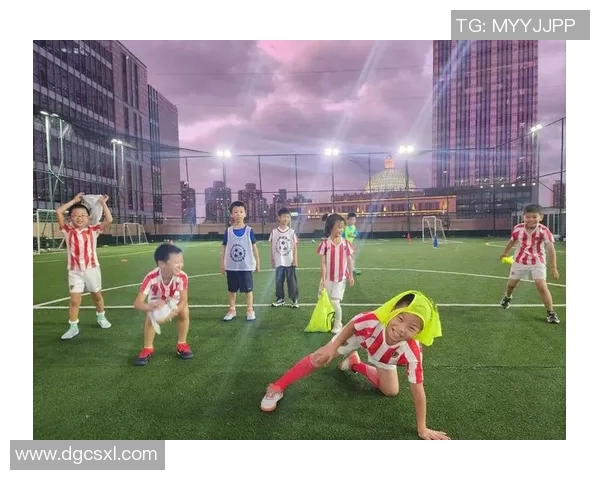 帅气足球明星的魅力与风采探秘他们如何在绿茵场上闪耀光芒